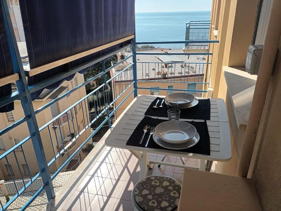 Appartamento Con Stupenda Vista Mare Zona Bristol Rapallo Luaran gambar