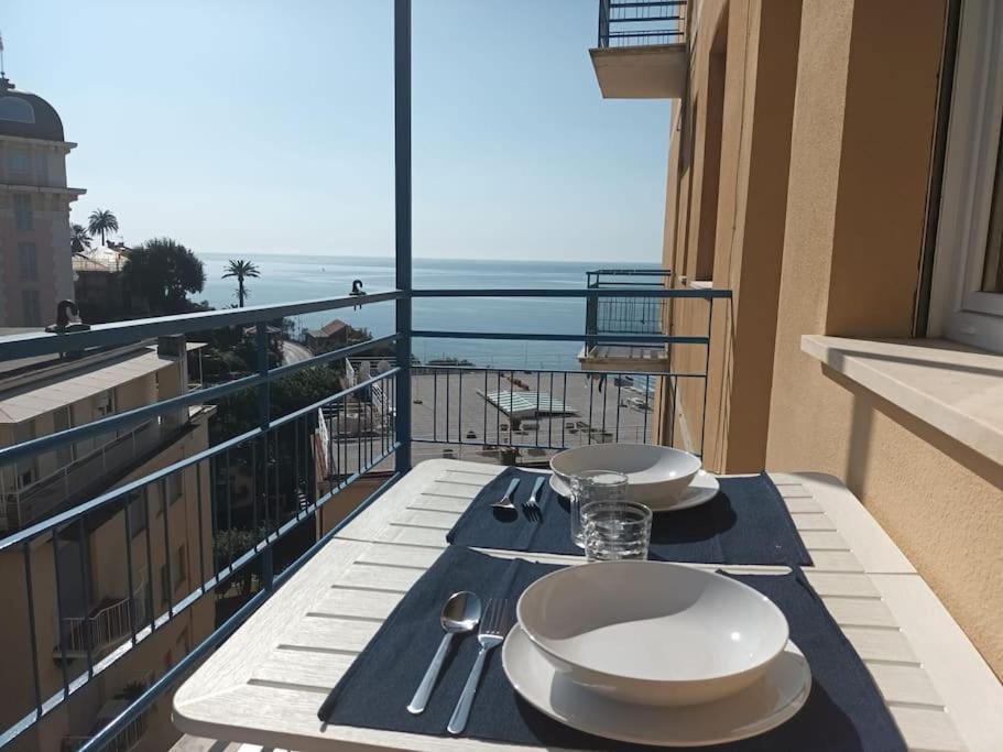 Appartamento Con Stupenda Vista Mare Zona Bristol Rapallo Luaran gambar